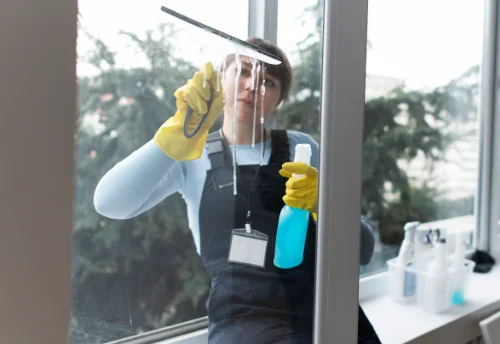 Nettoyage de vitres intérieures et extérieures à Groix